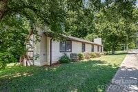 Building Photo - 3131 Vestal Pl