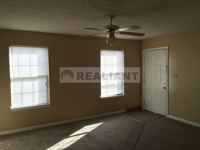 Building Photo - 2824 Ryan Cir