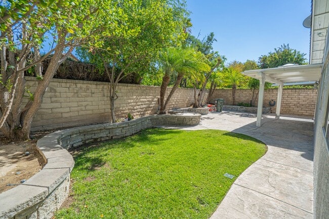 Building Photo - Valencia 4 Bedroom Home for Rent.