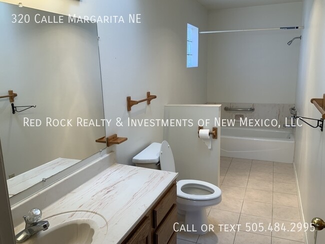 Building Photo - Single story 3BR/2BTH in Los Lunas!