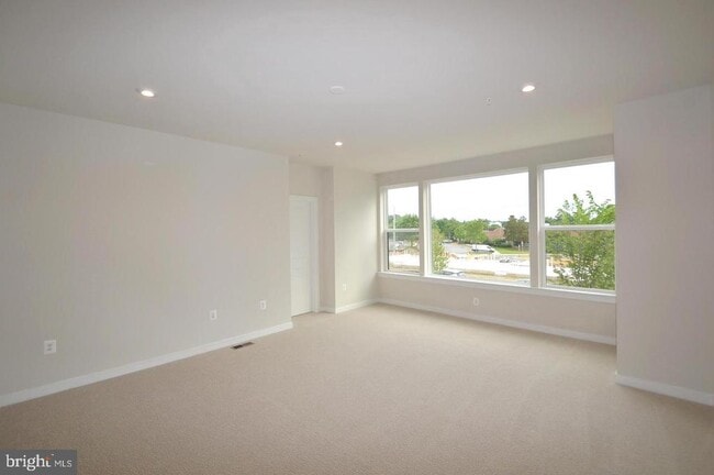 Building Photo - 13518 Sayward Blvd