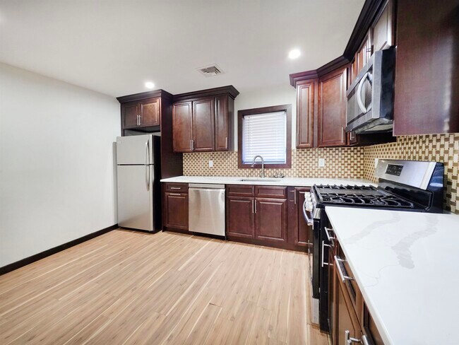 Building Photo - 18 Bergen Ave