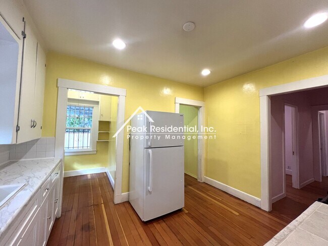 Building Photo - 2974 32nd St