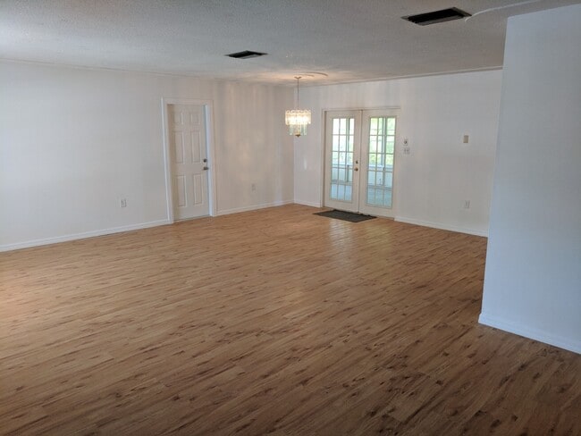 Building Photo - 34 E Azalea Cir