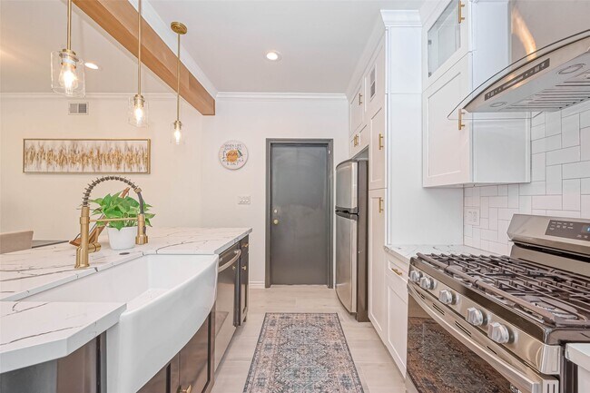 Building Photo - 5613 St Paul St