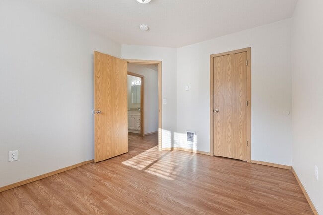 Building Photo - Beautiful 4bed/2.5bath