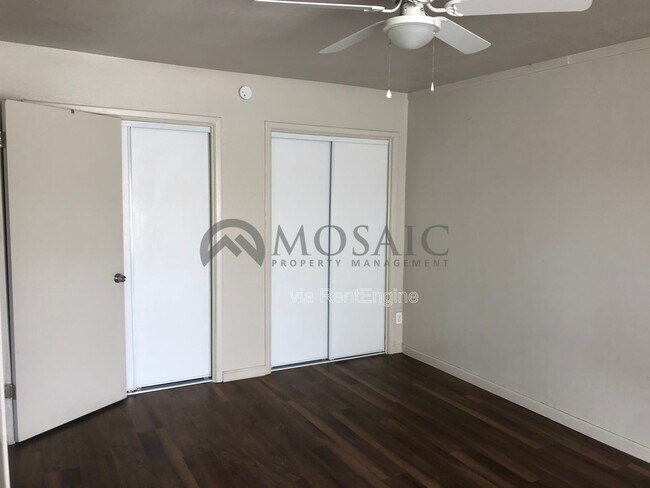 Building Photo - 1204 S McClintock Dr