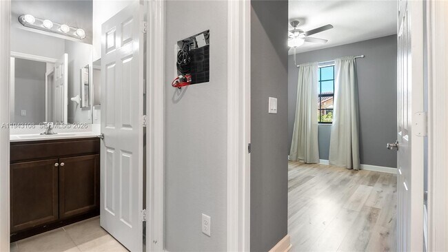 Building Photo - 141 SE 34th Terrace