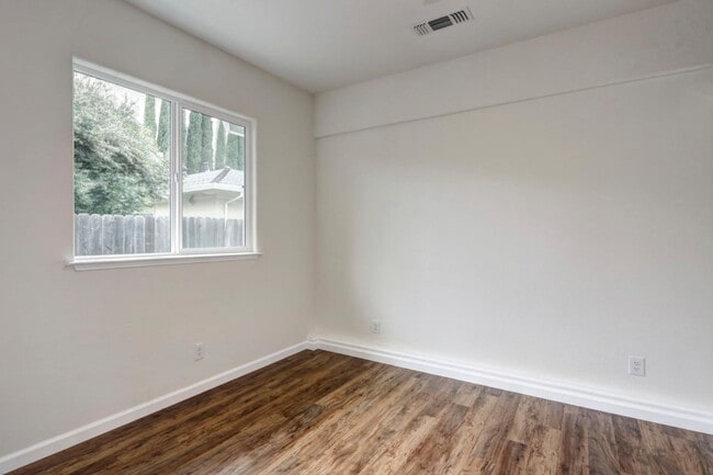 Building Photo - 1 Bed / 1 Bath | Arden-Arcade Anchored Tiny Home Available Now