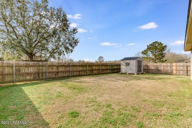 Building Photo - 107 Sabine Dr