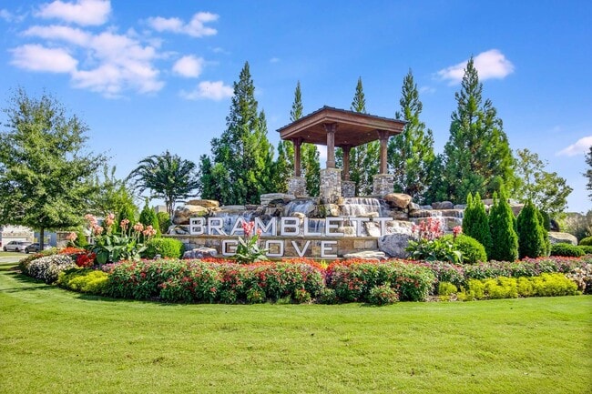 Building Photo - Like New - First Class Amenities