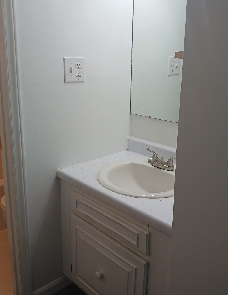 Building Photo - 115 Eastcliff Dr SE