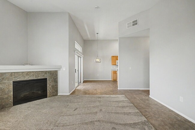 Building Photo - 2 BEDROOM CONDO WITH MOUNTAIN VIEWS!