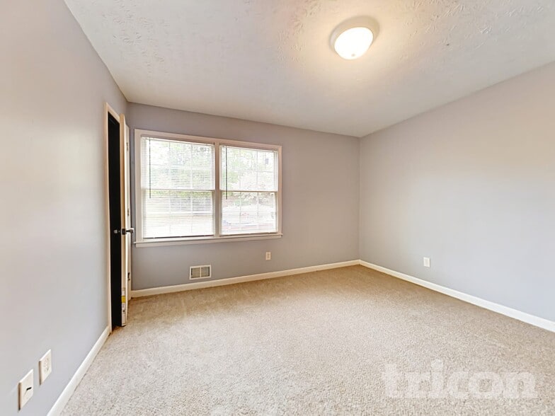 Building Photo - 887 Sheppard Way