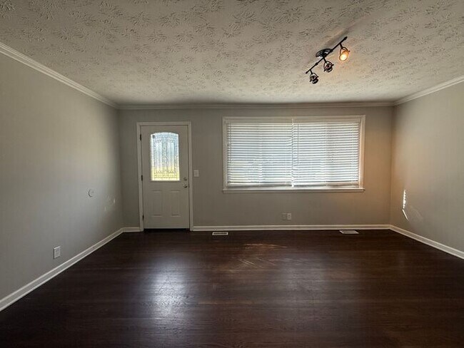 Building Photo - FOR RENT - 3 Bed 2 Bath House in South Nash - Pet Friendly