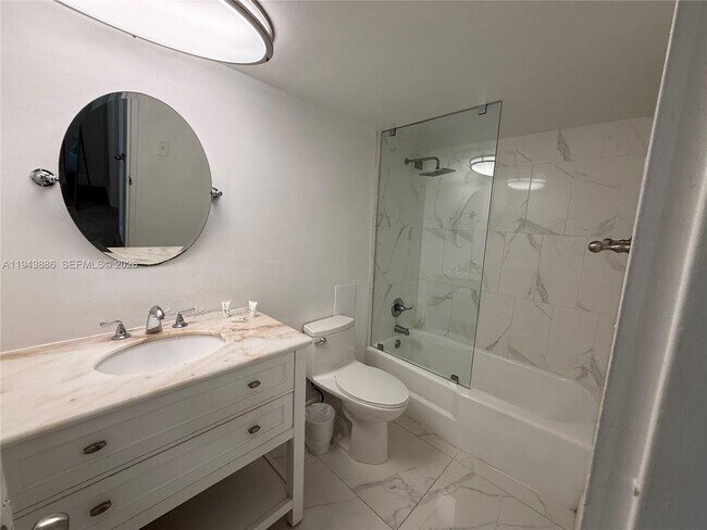 Building Photo - 5101 Collins Ave