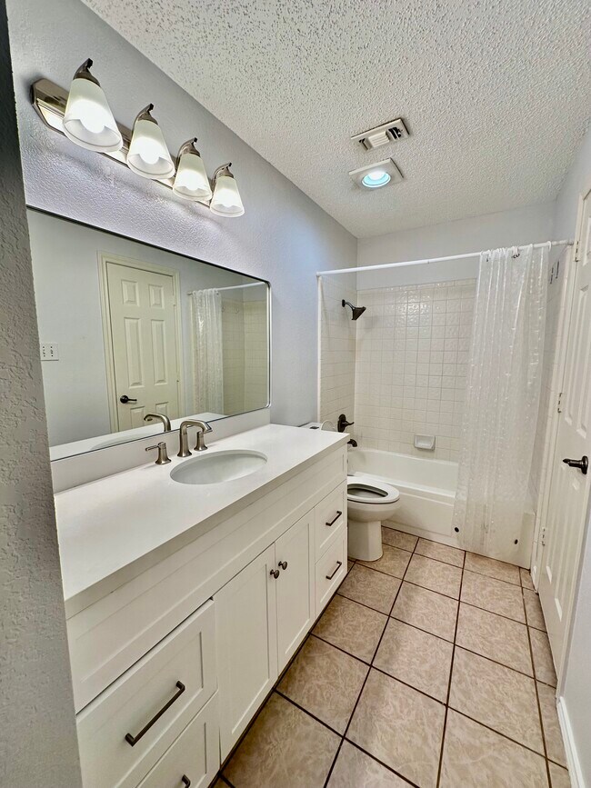 Building Photo - 1301 Royal Palm Ln