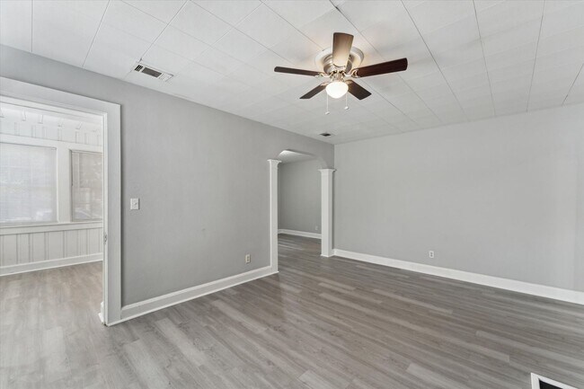 Building Photo - 2102 E 41st St