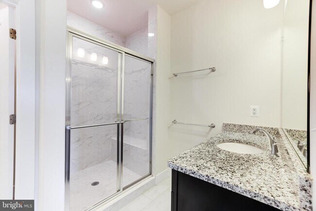 Building Photo - 44750 Tiverton Sq