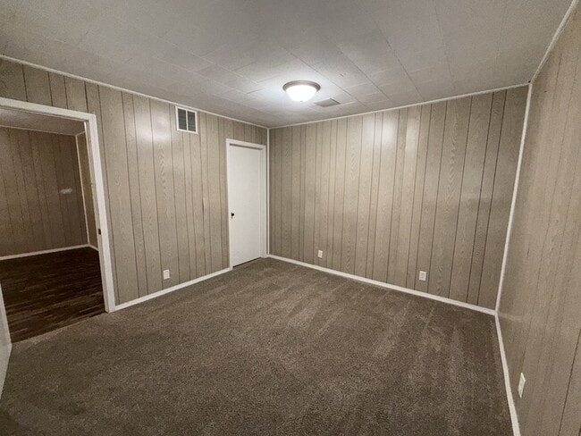Building Photo - 23 E Brown St