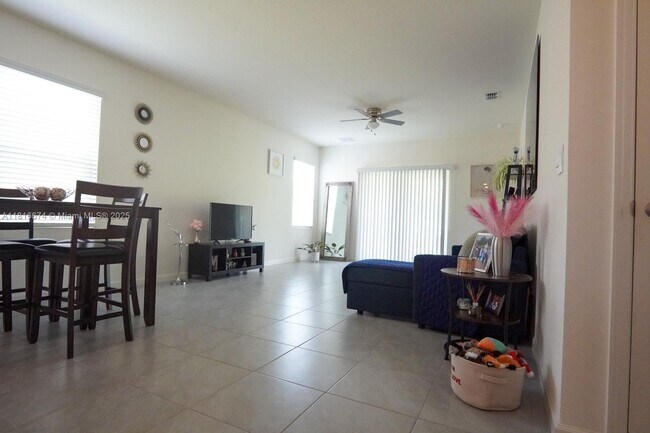 Building Photo - 10770 SW Vasari Way