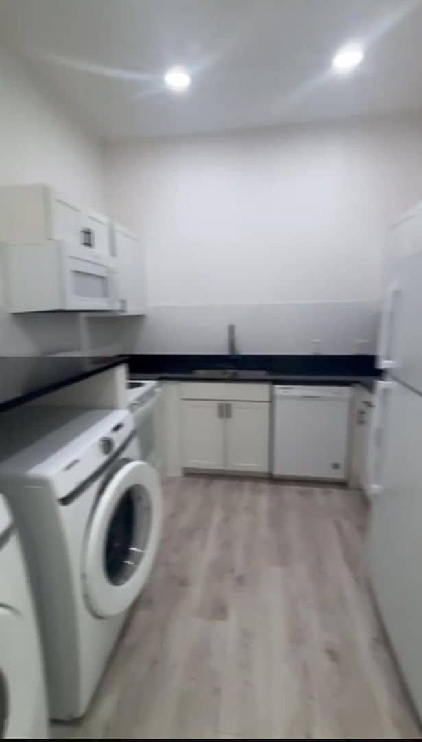 Building Photo - Renovated and full of character, this 3-bedroom, 1-bath apartment, We accept section 8