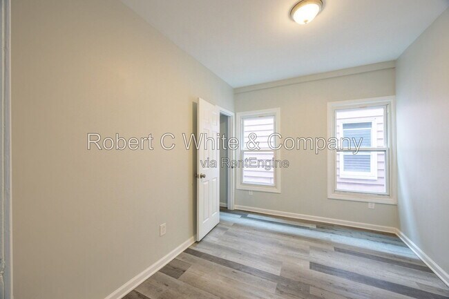 Building Photo - 687 Winchester Ave