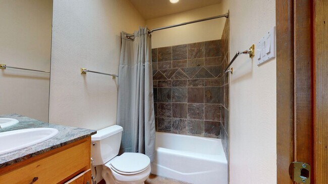 Building Photo - 6411 Consuelo Point St NE