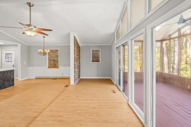 Building Photo - 4421 Jacobs Dr SW