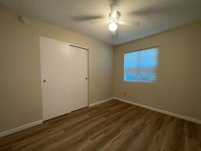 Building Photo - Beautifully Remodeled 5bd Single Story House