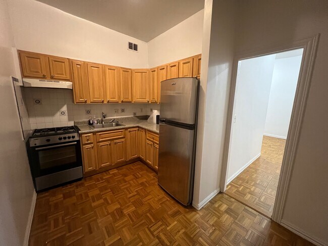 Building Photo - 922 Third Avenue
