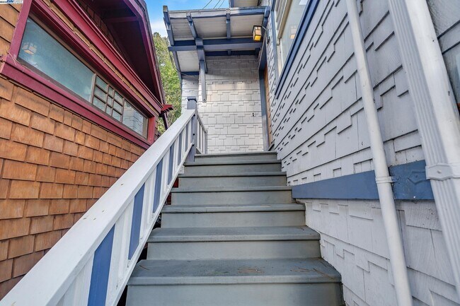 Building Photo - 1012 Elbert St