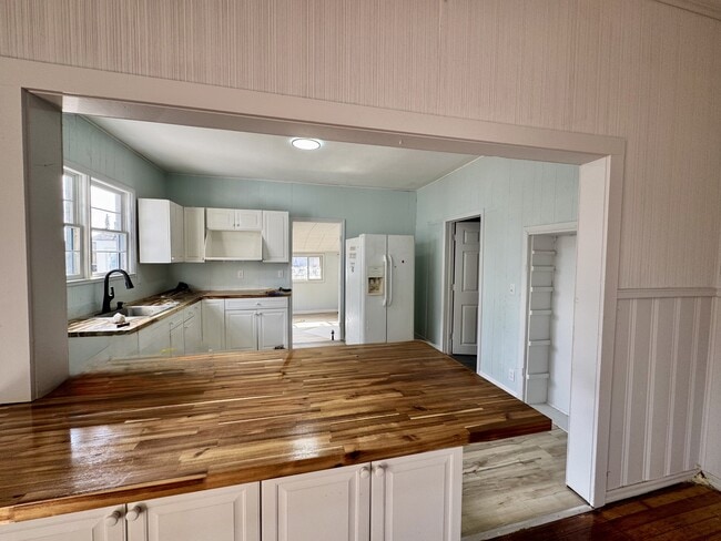 Building Photo - 915 W Taylor St