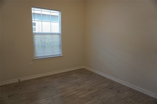 Building Photo - 9866 Arbor Oak