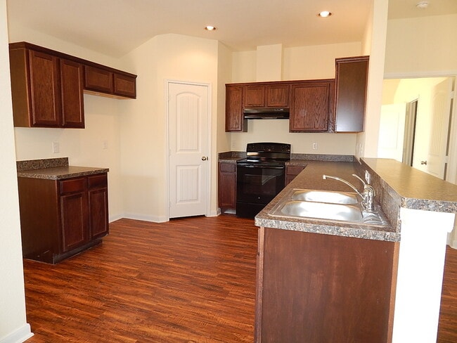 Building Photo - Beautiful 5 Bedroom in Encino Hills-minute...