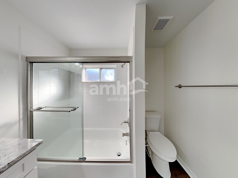 Building Photo - 2273 Heathwood Cir