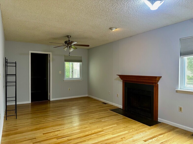 Building Photo - 99 Thoreau Dr