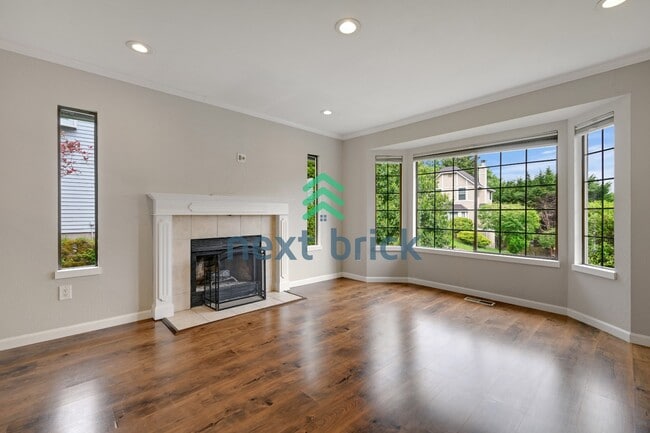 Building Photo - Move-In Ready 4 Bedroom Home in Prime Bellevue Location