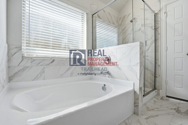 Building Photo - Refined 3-Bedroom Single-Story Home with Versatile Layout