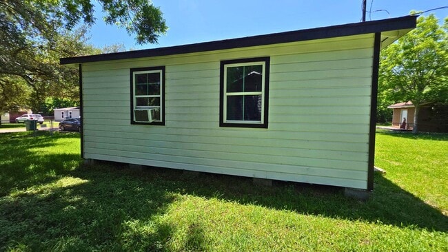 Building Photo - 502 Azalea Dr