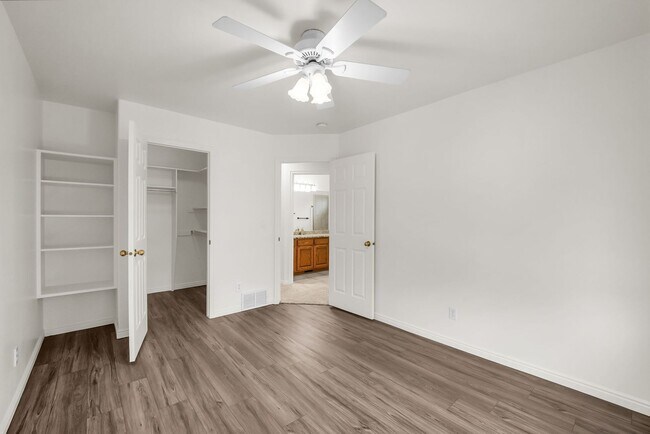Building Photo - Spacious 7 Bed Kaysville Home with Two Kitchens