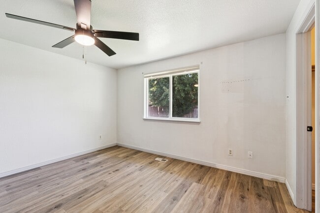 Building Photo - 5591 N Marlboro Ave