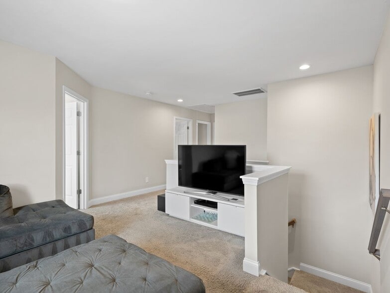 Building Photo - 6179 Kilchurn Dr