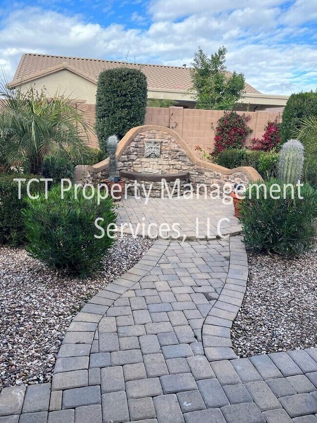Building Photo - Beautiful 3 Bedroom Home In Shamrock Estates!