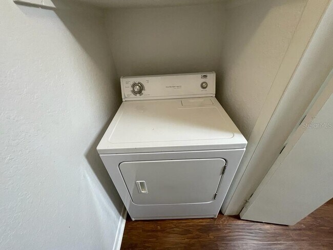 Building Photo - 4401 Thornbriar Ln