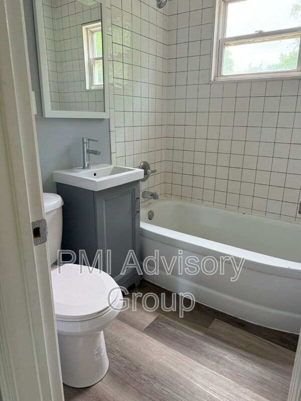 Building Photo - 2524 SW Valley Brook Ln
