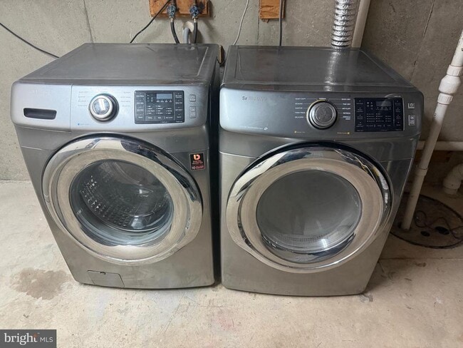 Building Photo - 8910 Pembrook Woods