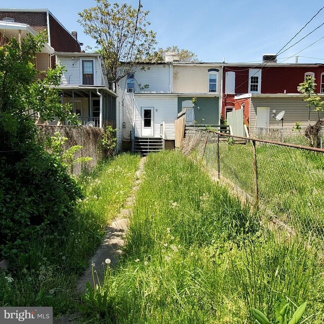 Building Photo - 314 S Locust St