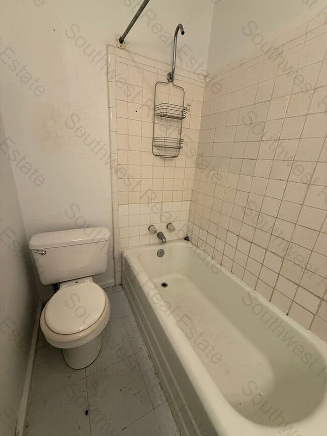 Building Photo - Charming 2 bedroom 1 bath home