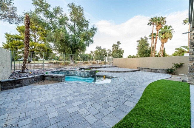 Building Photo - 980 Vegas Valley Dr